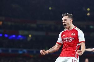 记者：阿森纳与特罗萨德展开续约谈判，目前合同2026年到期