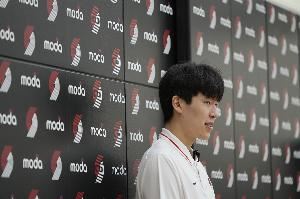 杨瀚森：这是我人生中第一次不用拿训练装备 球队准备很齐全