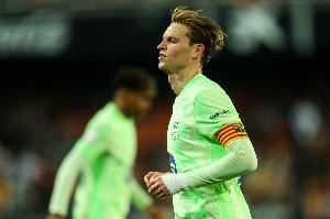 每体：德容、莱万回归巴萨训练，费兰对莱万特可能首发