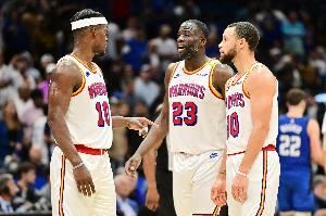 科尔：库里&巴特勒&追梦季前赛首战大概打15分钟 明天做对抗训练