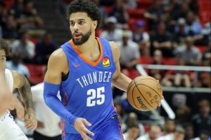 阿杰伊-米切尔：关键时刻要保持冷静理智 在场上做出正确选择