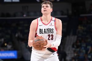 稳坐内线!克林根6中2拿下5分7板4助1断3帽 4前场板