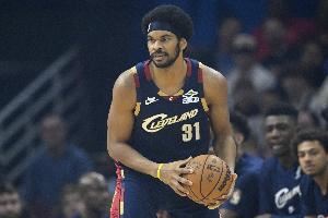 正负值+24全场最高!阿伦17中11砍下24分10板3断3帽 还投了俩三分