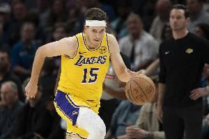 雷迪克:里夫斯遭遇腹股沟轻度拉伤 预计在客场之旅期间会回归